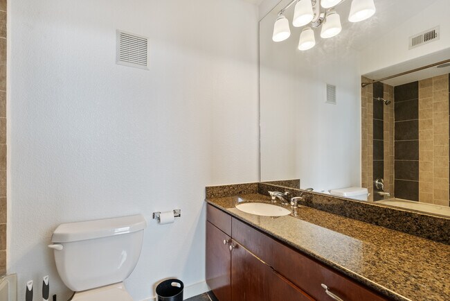 Building Photo - 2216 Chenevert St