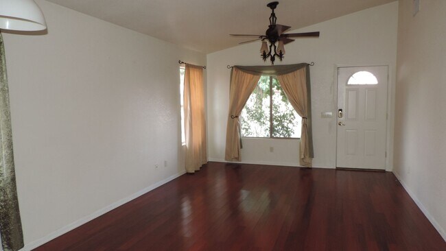 Building Photo - Chaparral Village North 3 bedroom home