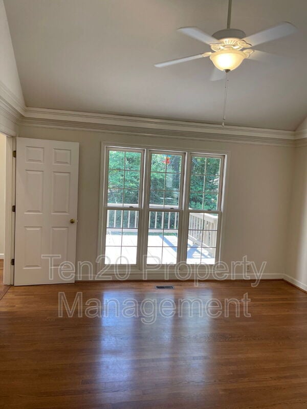 Building Photo - 1544 Glencoe Dr