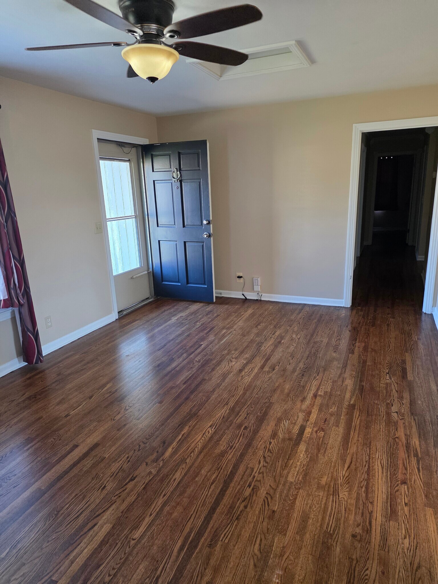 Building Photo - 3009 Sunnyview Dr