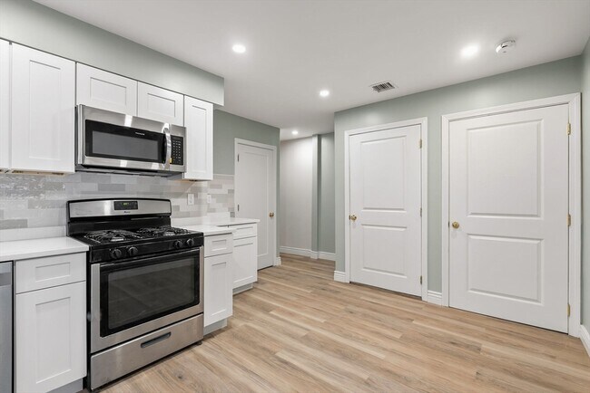Building Photo - 8 1/2 Intervale St
