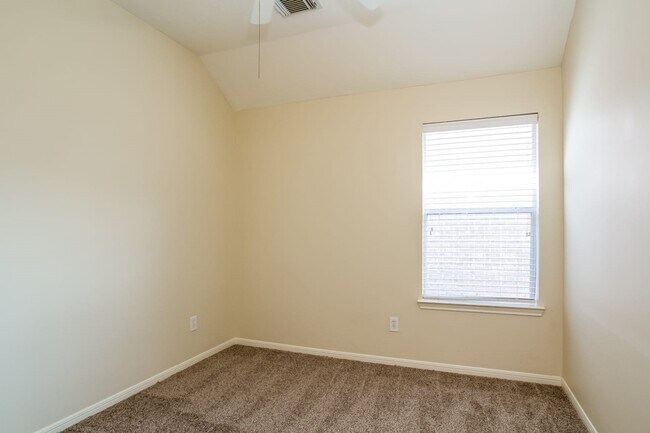 Building Photo - 30723 Ginger Trace Dr