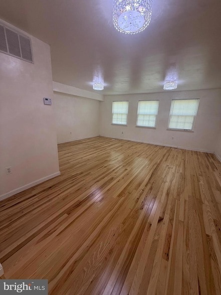 Building Photo - 28 Oak Shadows Ct