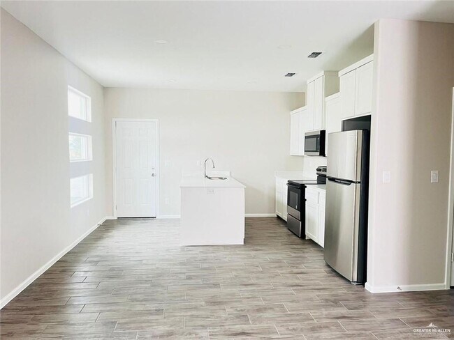 Building Photo - 14 Ventura Ave