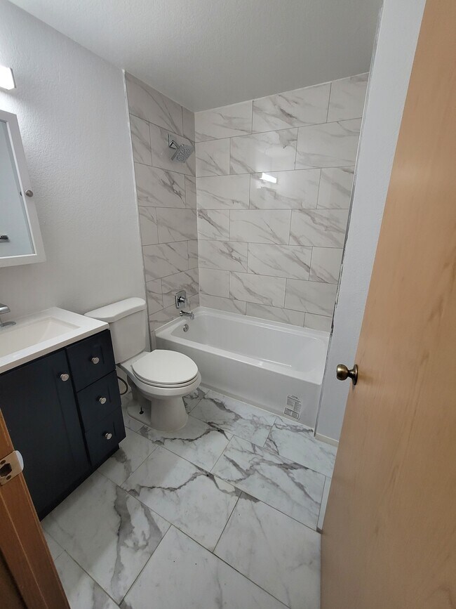 Building Photo - 690 NW Atalanta Way