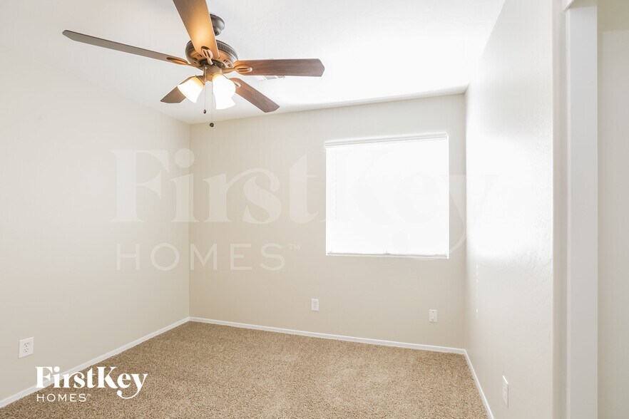 Building Photo - 1820 S 106th Ln