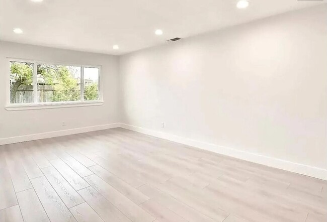 Building Photo - 2841 Utah Ave