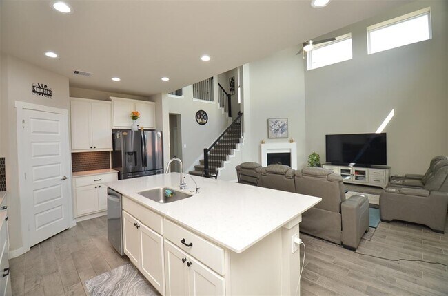 Building Photo - 28615 Halle Ray Dr