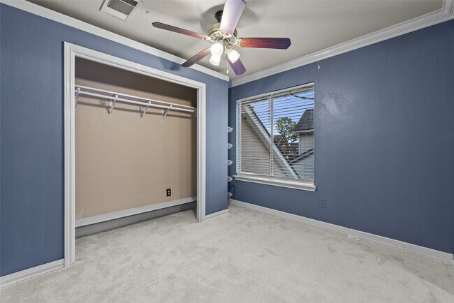 Building Photo - 13051 Meadowline Dr