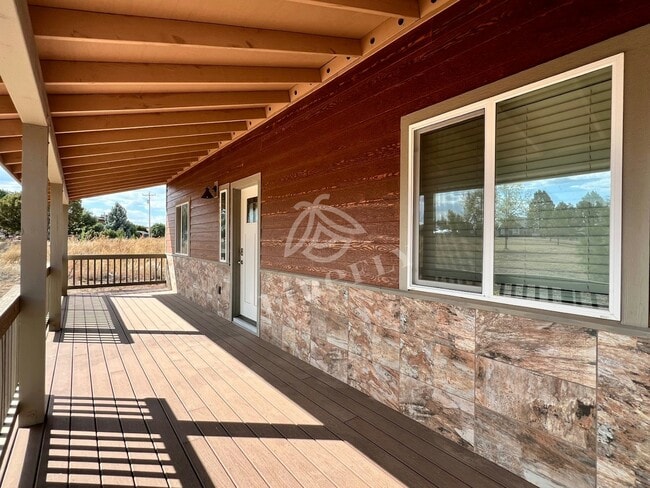 Building Photo - 2268 Meadow Ln