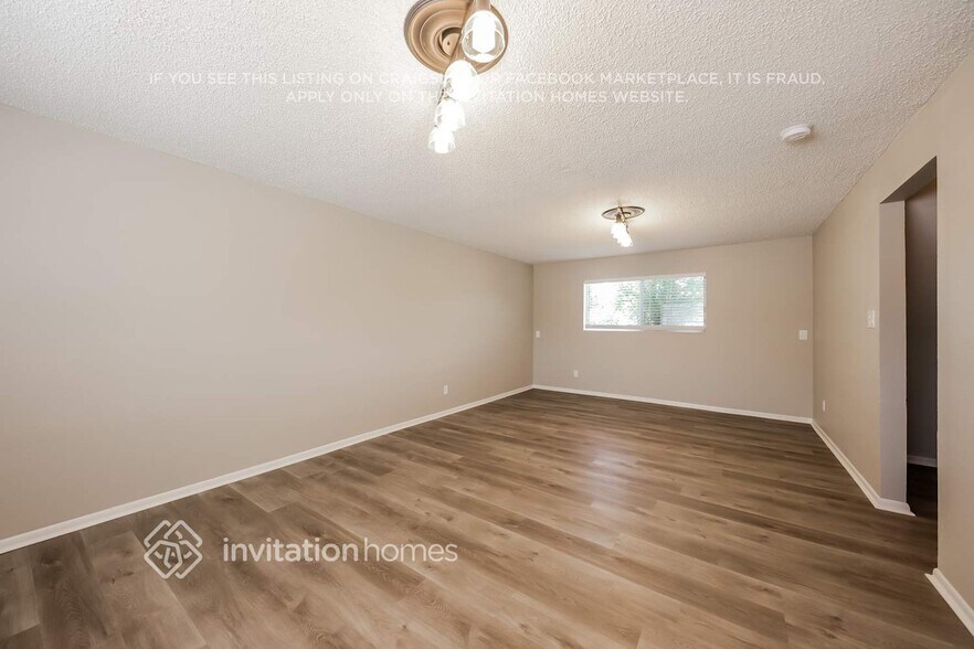 Building Photo - 3807 W Columbine Dr