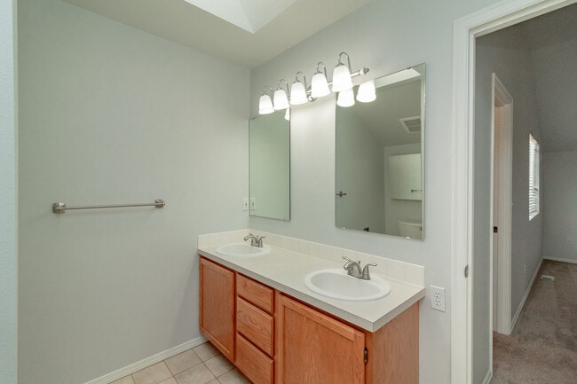 Building Photo - Charming 3-bedroom home with AC on Palisad...
