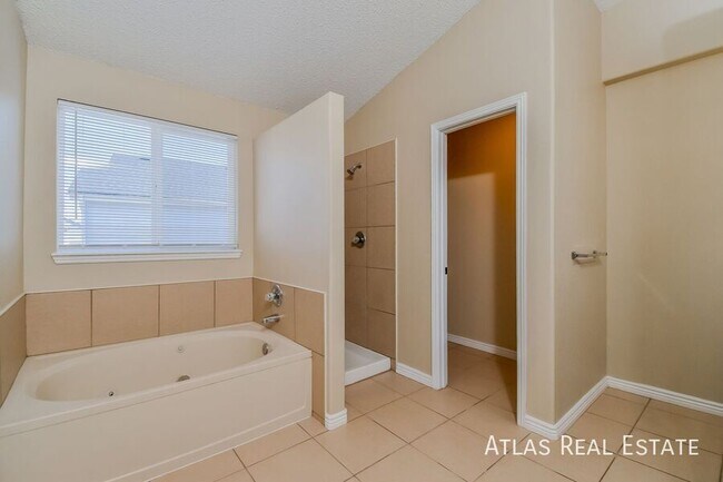 Building Photo - 2115 Hibbard Ln