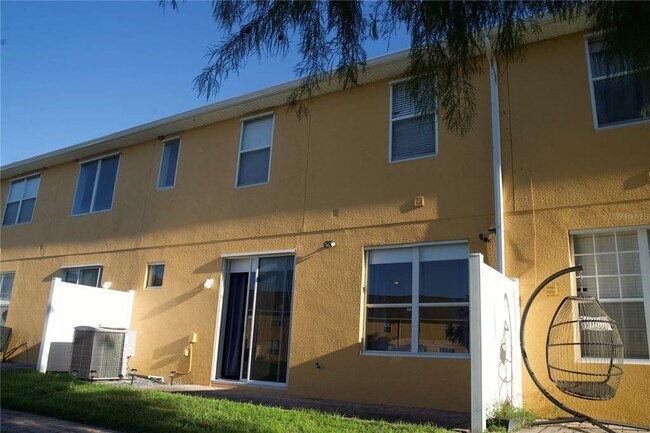 Building Photo - 4925 Poolside Dr