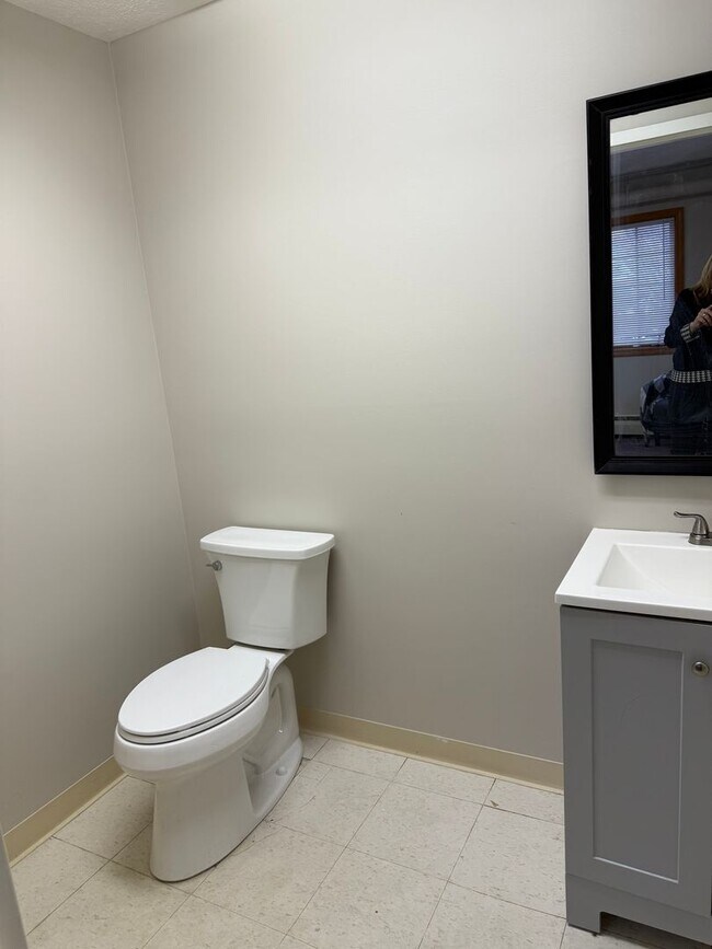 Building Photo - 104 State St