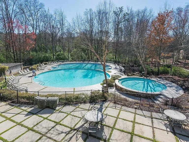 Building Photo - 490 S Barnett Shoals Rd