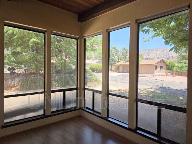 Building Photo - 355 Canyon Diablo Rd
