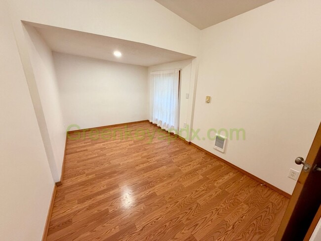 Building Photo - Awesome Mid-Century Classic 3-Bedroom House in NE Portland - $150 OFF FIRST MONTH