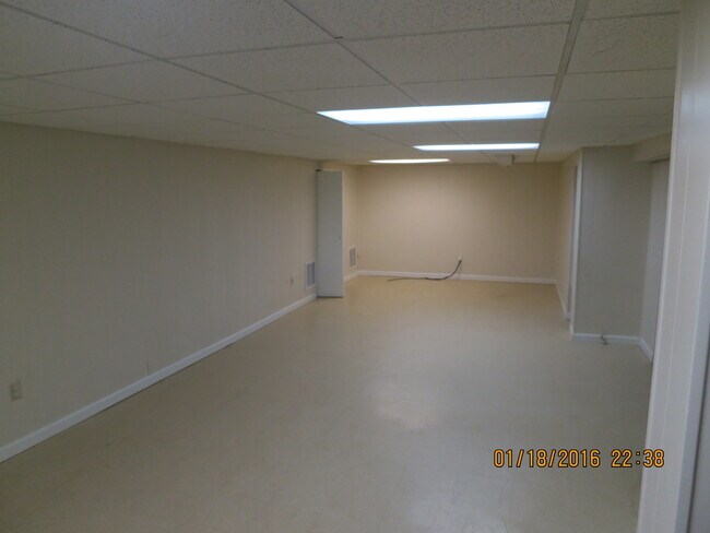 Building Photo - 3br Bethesda Rental