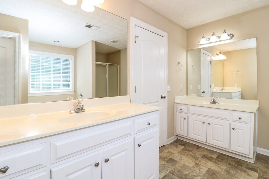 Building Photo - 1350 Enclave Way