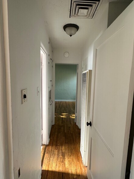 Building Photo - 4227 Brockmont Ave NE