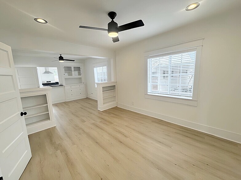 Primary Photo - 657 Navy St