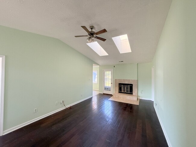 Building Photo - 158 Lewis Ln