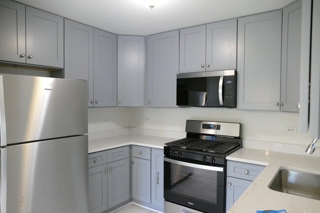 Building Photo - 1076 Crestwood Ln