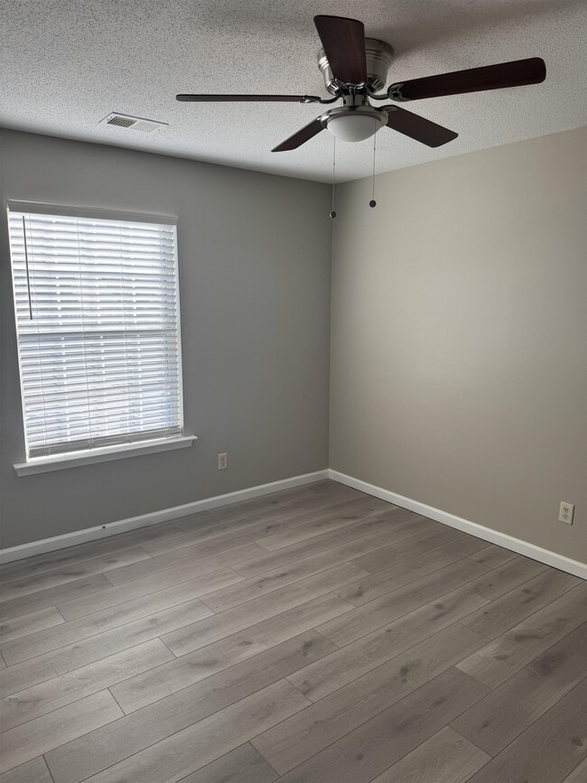 Building Photo - 4929 Whitfall Cove S