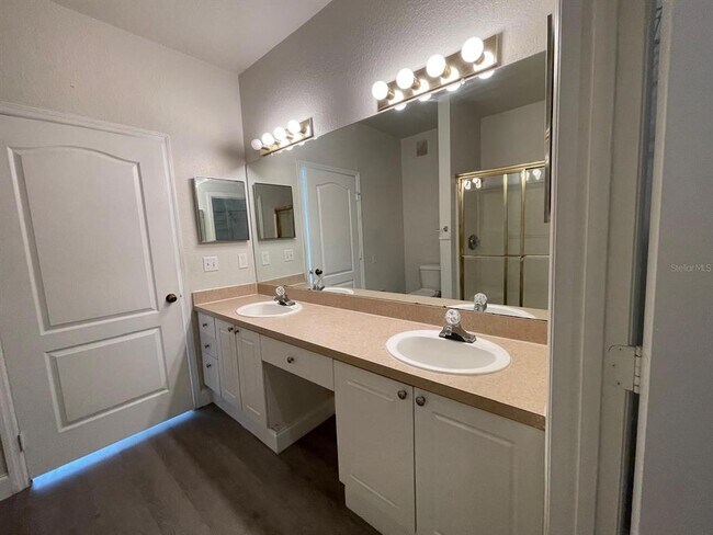 Building Photo - 3349 S Kirkman Rd