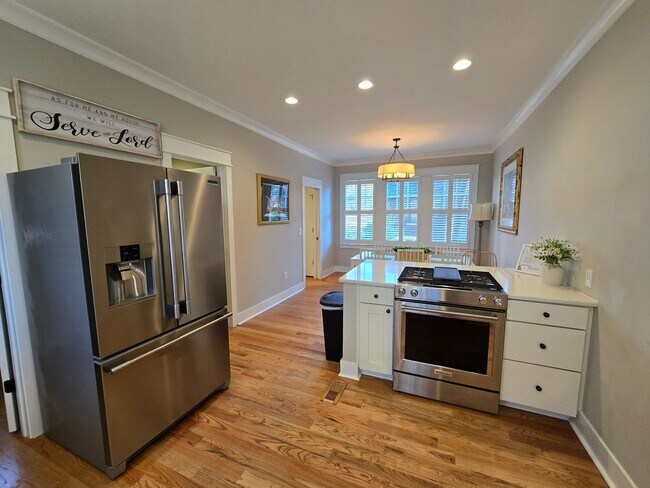 Building Photo - NEW LISTING!!!!!