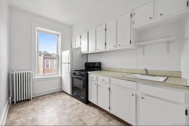 Building Photo - 71-52 68th St