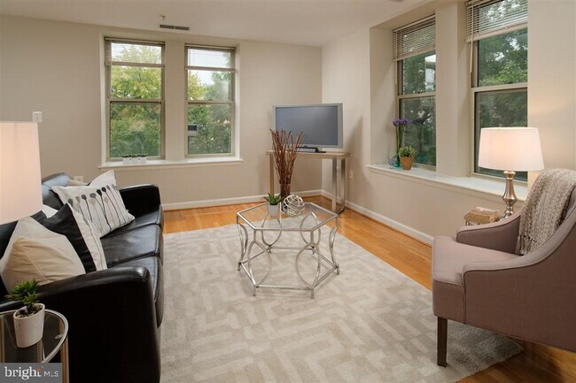 Building Photo - 1308 Clifton St NW