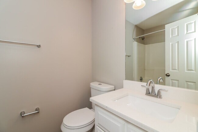 Building Photo - 12 Southview Dr