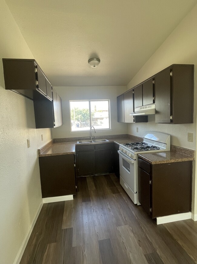Building Photo - 866 Barandal Dr