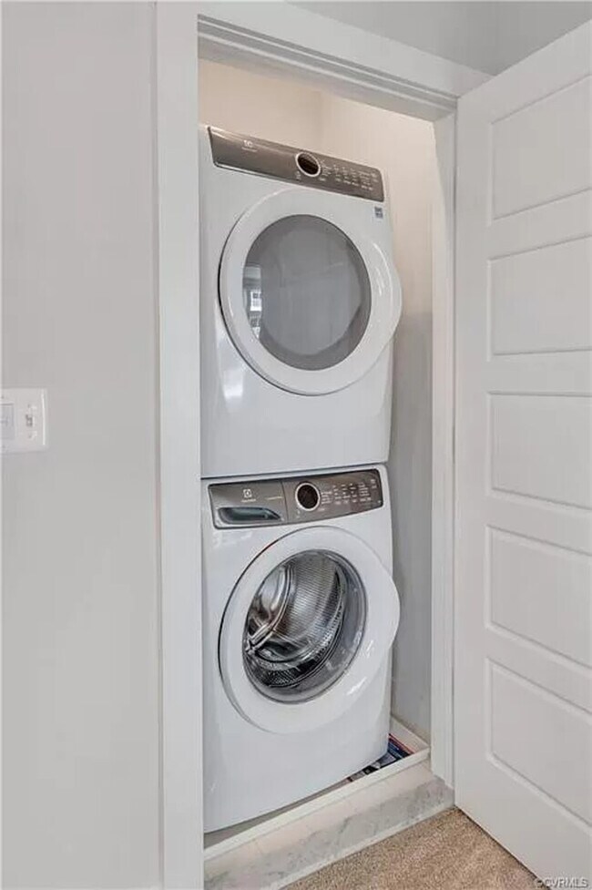Building Photo - 806 Wesley Lane Unit A  Charlottesville, V...