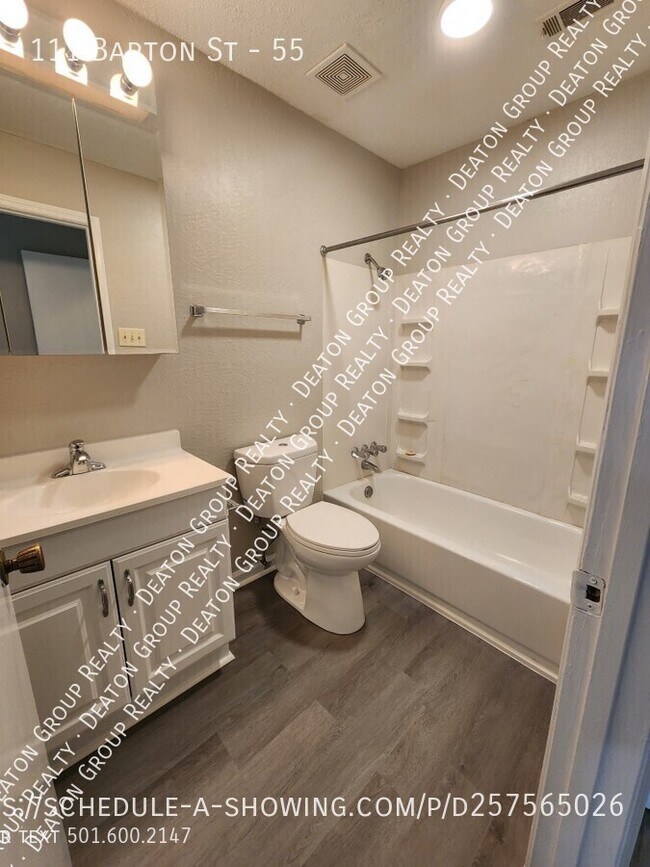 Building Photo - 111 Barton St