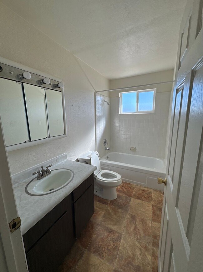 Building Photo - 47 W 600 N