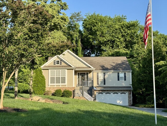 Building Photo - 220 Konawa Ln