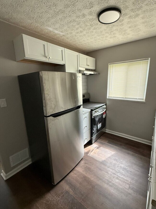 Building Photo - 2825 San Rae Dr