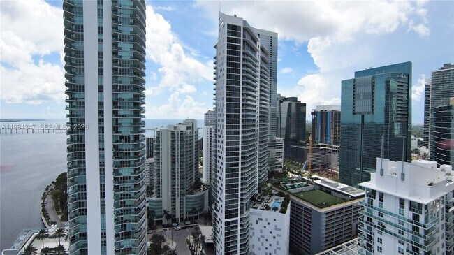 Building Photo - 1300 Brickell Bay Dr