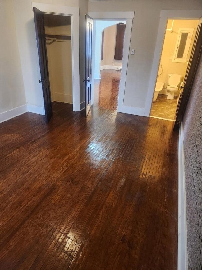 Building Photo - 900 Rhomberg Ave