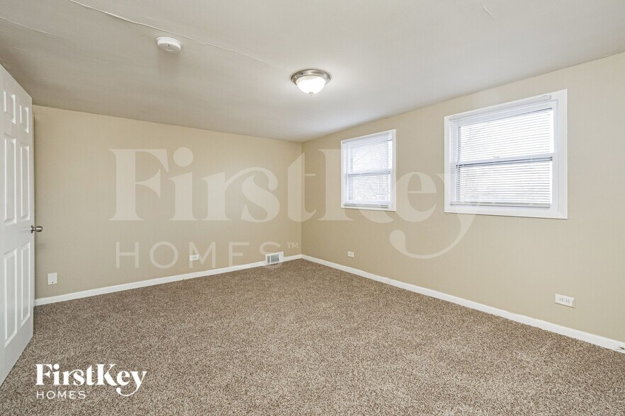 Building Photo - 26646 Elmwood Ave