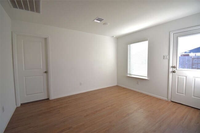 Building Photo - 3326 Spanish Oak Ln