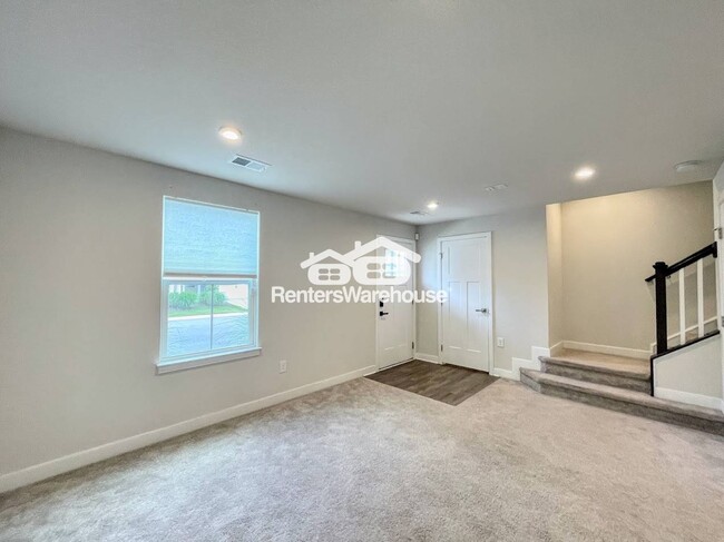 Building Photo - 1724 Defiance Dr