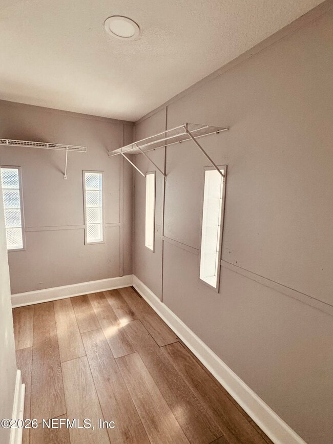 Building Photo - 3926 Ruby Dr W