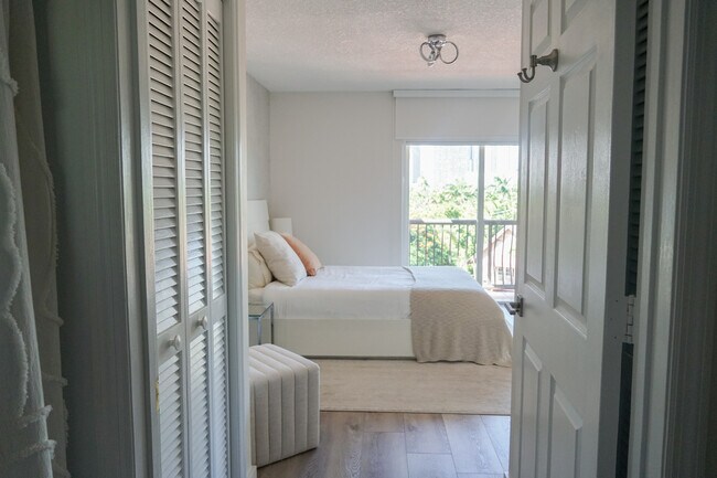 Building Photo - 1918 Brickell Ave