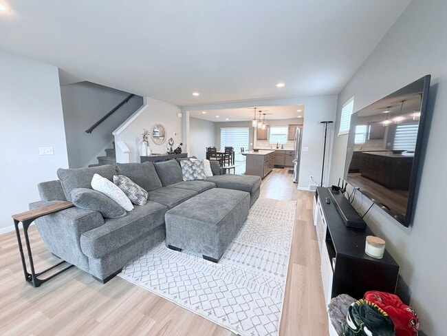 Building Photo - 3 Bed / 2.5 Bath Brand New House in Waunakee, WI!