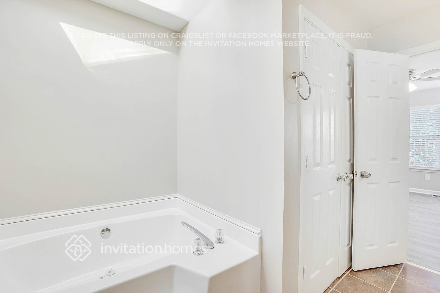 Building Photo - 3863 Creekbank Cove