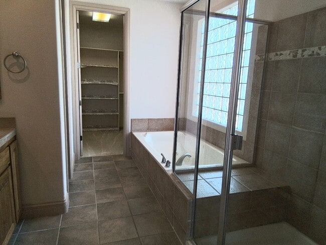 Building Photo - High Desert Home